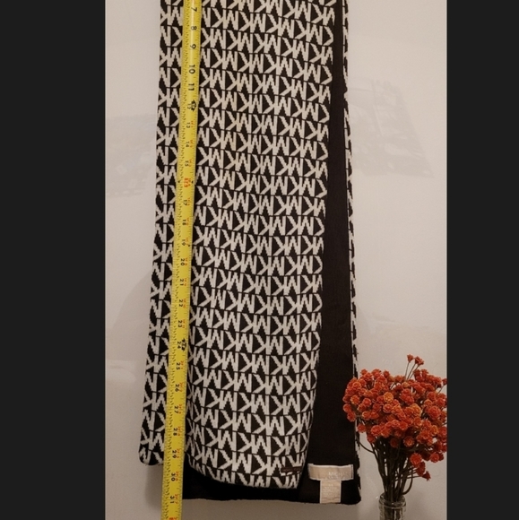 💋Stylish Michael Kors Scarf with logo print💋 - Picture 9 of 9